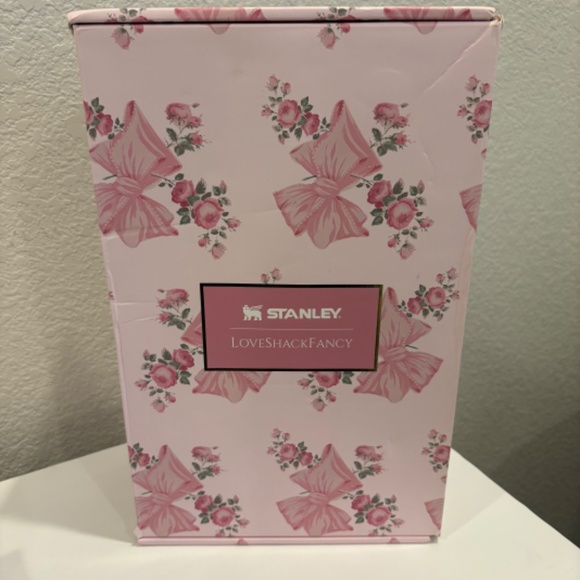 New Stanley X Love Shack Fancy 40 Oz Pink Floral Flowstate Tumbler Cup - Picture 5 of 6